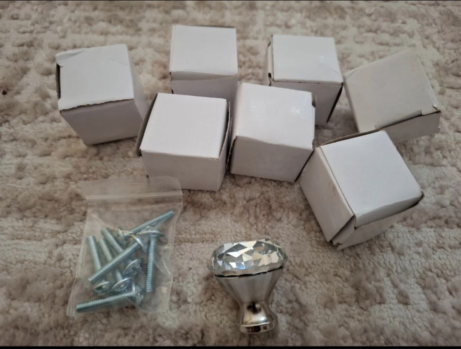 Uchwyty gałki białe kryształowe srebrne Meblik