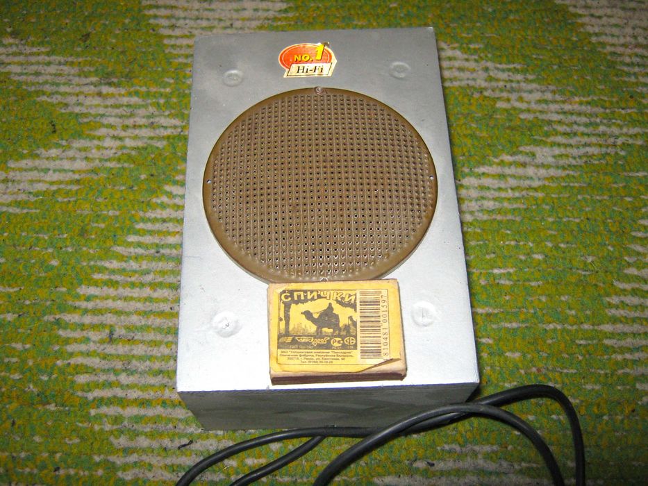 Різні динаміки як міцні так і слабкі та інші.