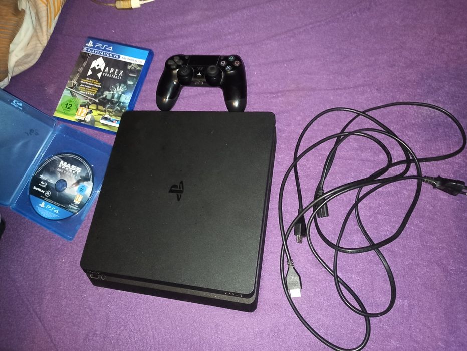 Konsola ps4 slim