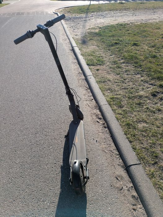 Hulajnoga elektryczna ninebot g30 prędkość maksymalna 30 km/h