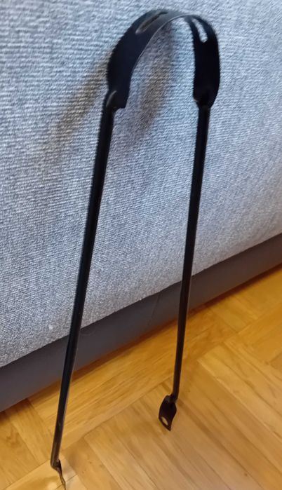 Wspornik błotnika do koła 28", stalowy,profilowany,czarny.