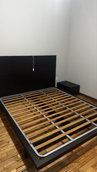 Cama de Casal e mesas cabeceira