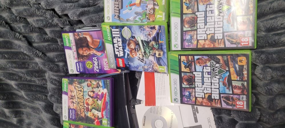 Konsola Xbox 360,kinekt, 2 pady, 7 gier. Polecam.