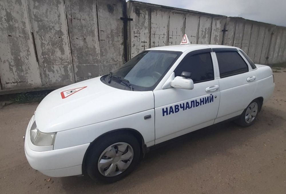 Продається автомобіль БОГДАН 211010