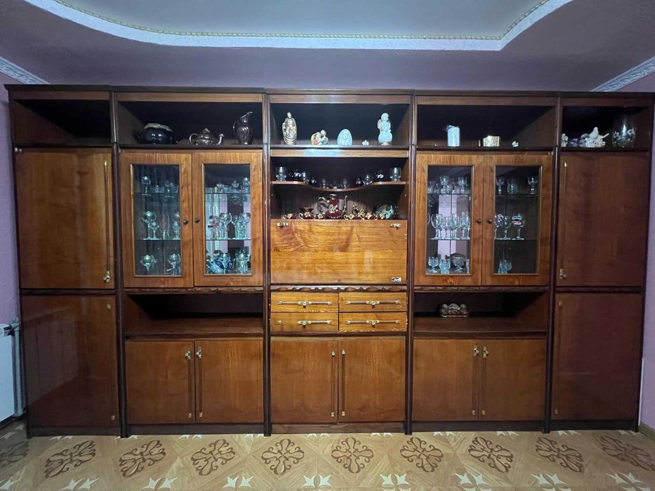 Стінка у вітальню