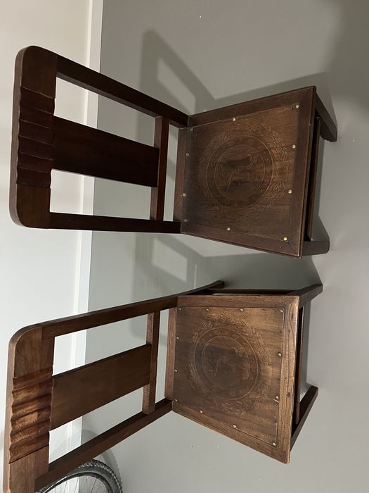 Cadeiras em madeira antiga