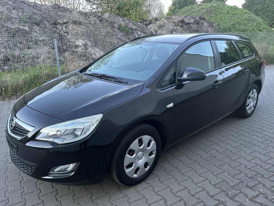 Opel Astra J 2011r 1.4 benzyna  Zadbany