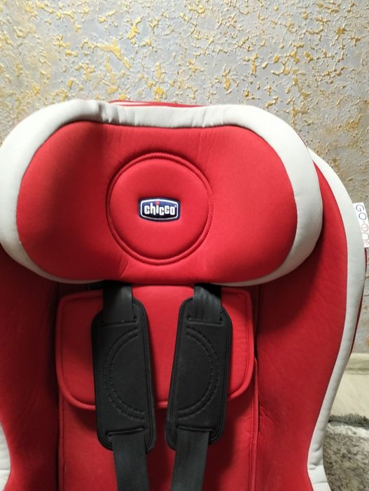 Автокрісло  chicco isofix