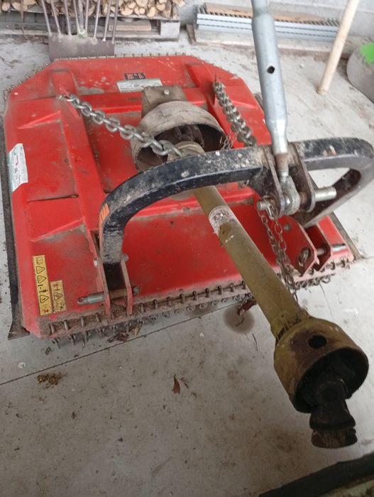 Trator usado com alfaias