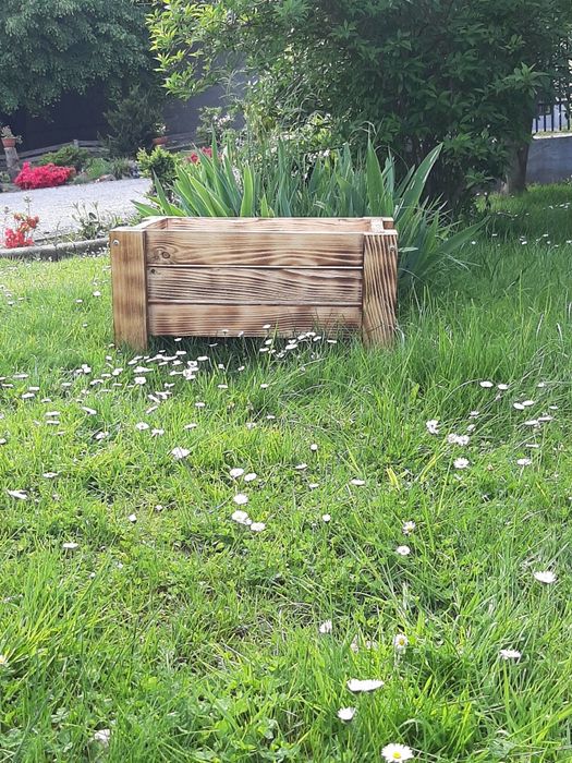 Skrzynka drewniana na kwiaty, sadzonki