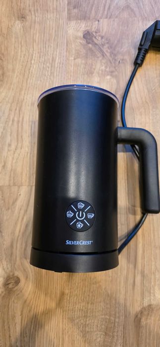 Ekspres do kawy Tchibo Cafissimo Easy + kapsułki + spieniacz mleka