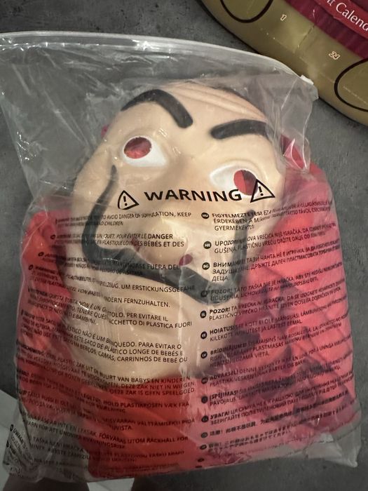 Strój Dom z papieru XXL + karabin