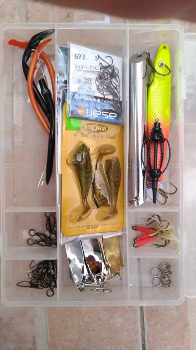 Caixas com Amostras, Anzóis, etc