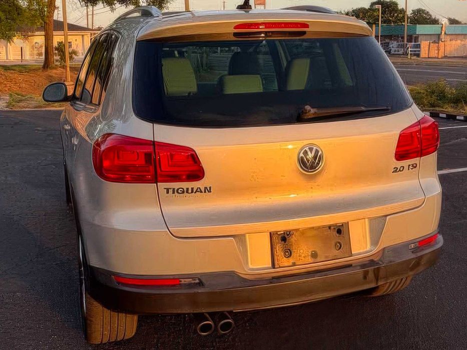 Volkswagen Tiguan R-Line      2015