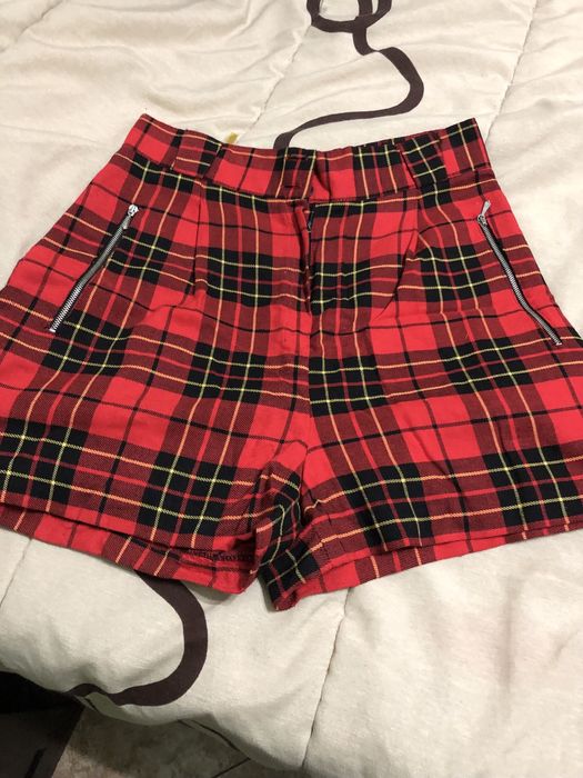 Várias peças de roupa para venda