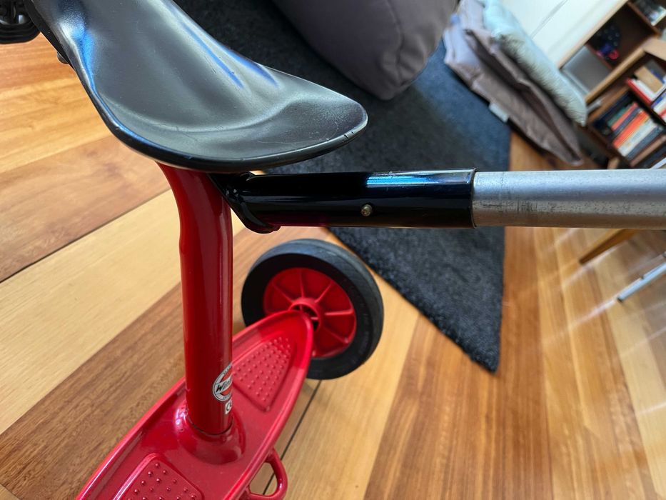 Triciclo Winther com pedais vermelho (2 - 5 anos)