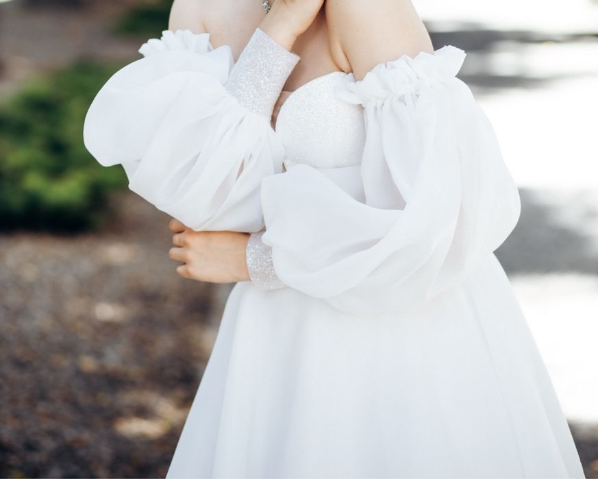 Продам весільну сукню