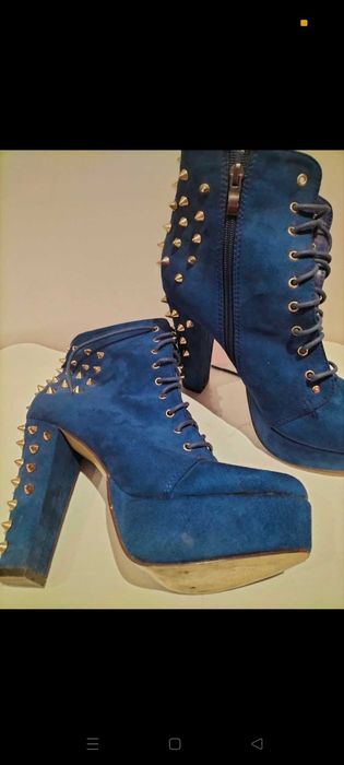 Botas com tachas