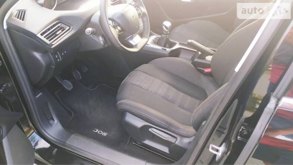 Peugeot 308 SW Blue HDI (люксова версія), 2015 року.