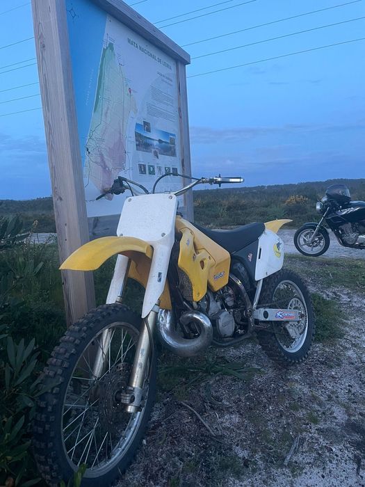 Suzuki RM 250cc em bom estado