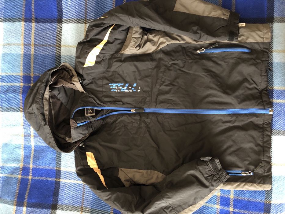 Куртка осінь-весна на ріст 164 см