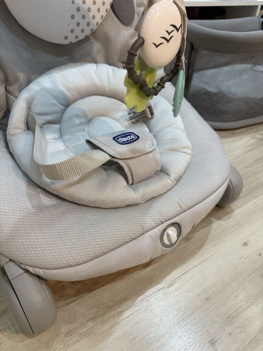 Продам крісло -гойдалка Chicco