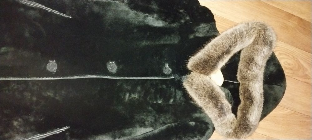 Шуба натуральна мутон р 44- 48