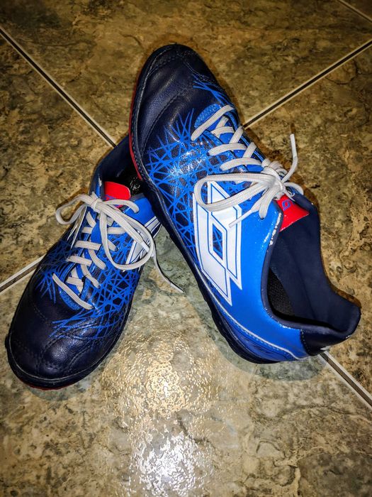 Buty sportowe halowe firmy Lotto roz.38