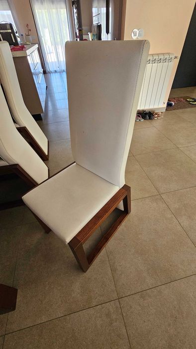 Mesa Jantar com 8 cadeiras em Carvalho