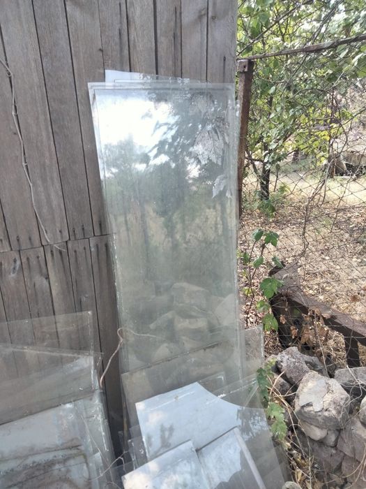 Стекло оконное. Бесплатно.