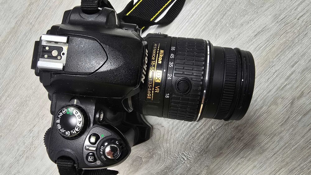 Nikon D40X + AF-S NIKKOR 18-55mm 1:3,5-5,6 GII + grip,  dobry stan