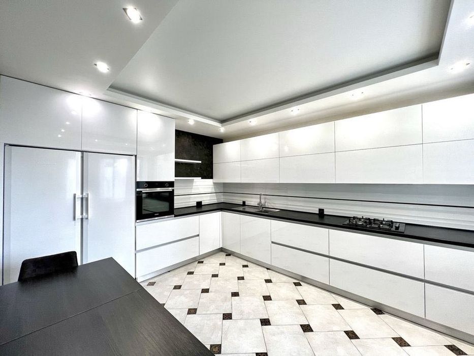 Продаж 3-кімнатної квартири з ремонтом!