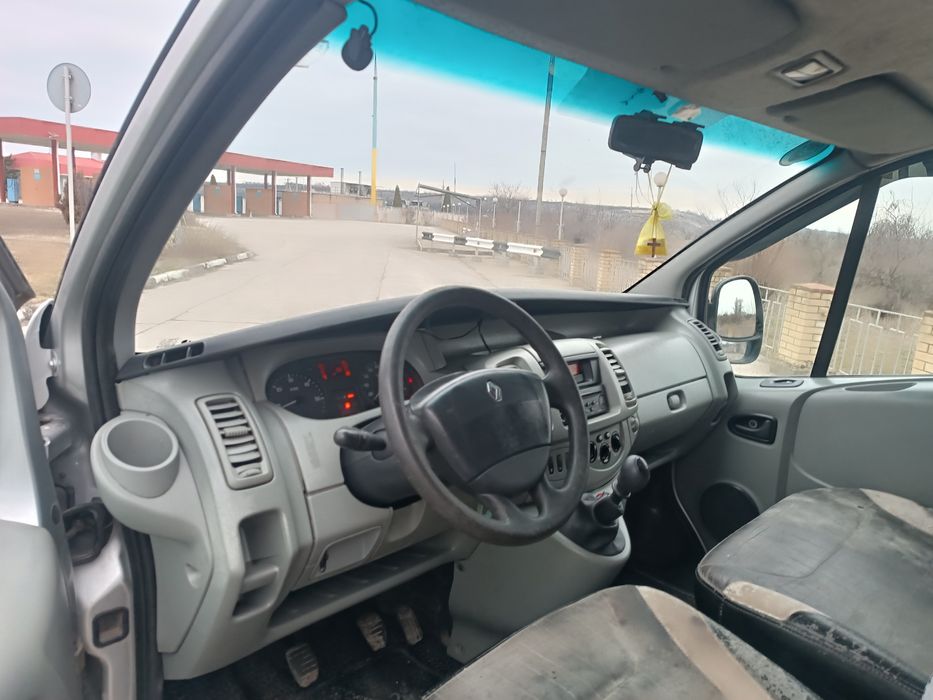 Продам Рено трафик 2 л дизель турбо.