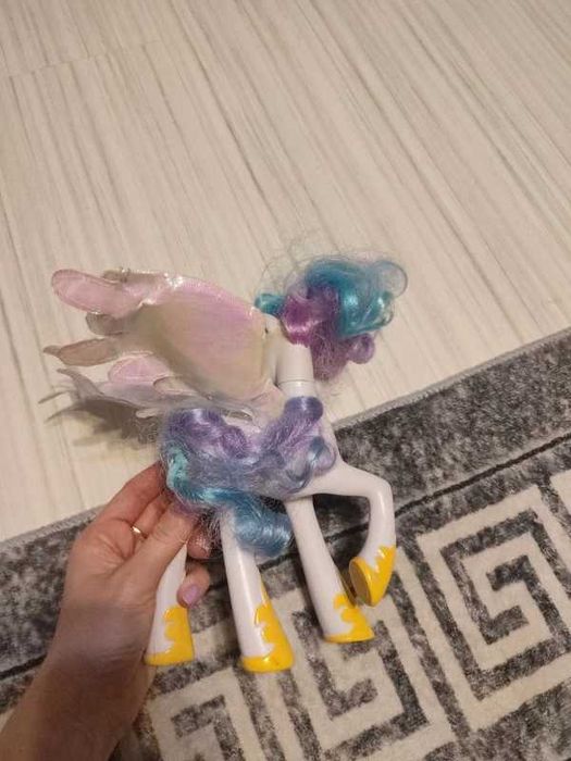 figurka księżniczka Celestia z serii My Little Pony od Hasbro