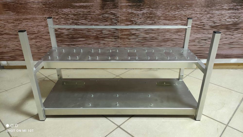 Aluminiowy stelaż do koparki kryptowalut na 8 kart