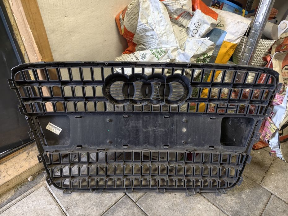 Grill atrapa chłodnicy Audi Q7 4L 2008 rok przedlift radar