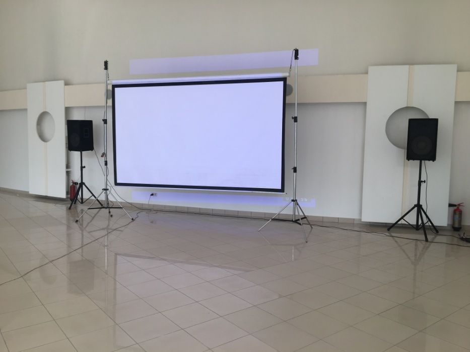 Аренда экрана для проектора в Одессе. Аренда проектора Одесса. Кликер