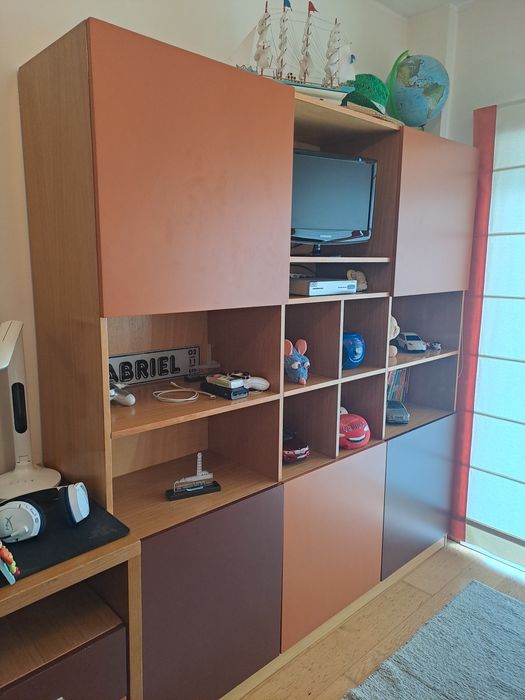 Quarto completo moderno – como novo – roupeiro, cama e estante