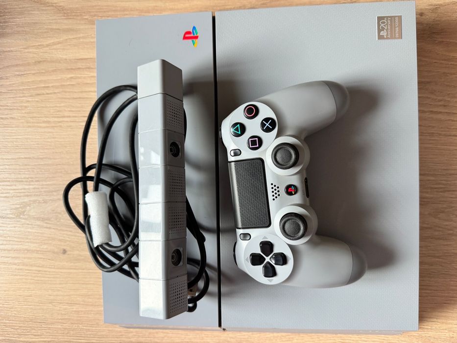 PlayStation 4 20º Aniversário Edição Limitada (rara foram produzidas apenas 12300 unidades no mundo)