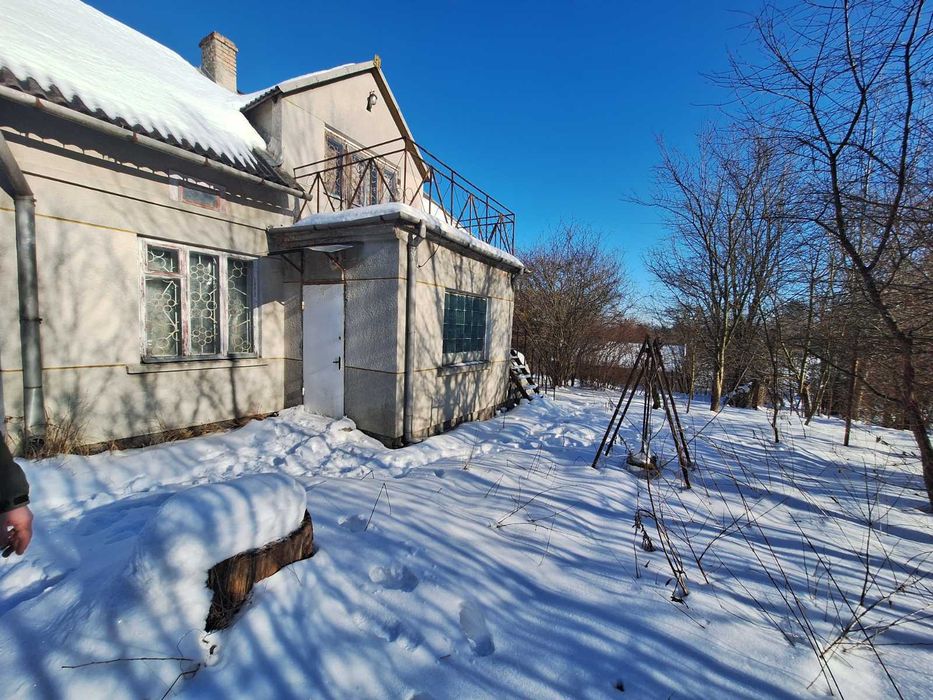 продаж будинку біля Львова