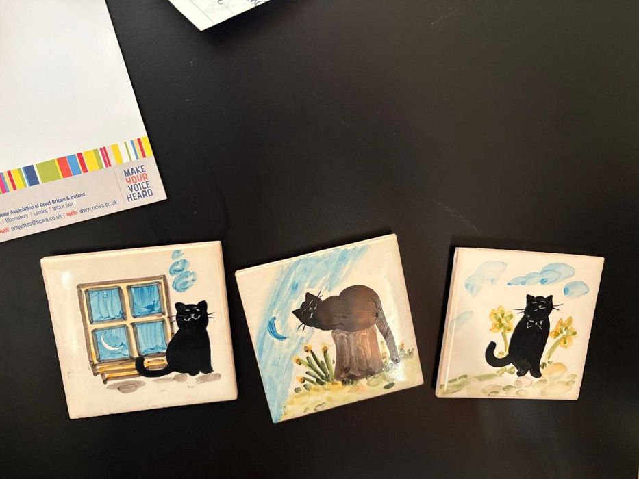 Conj 3 azulejos 7x7cm pintados à mão com íman. Motivo: gato preto
