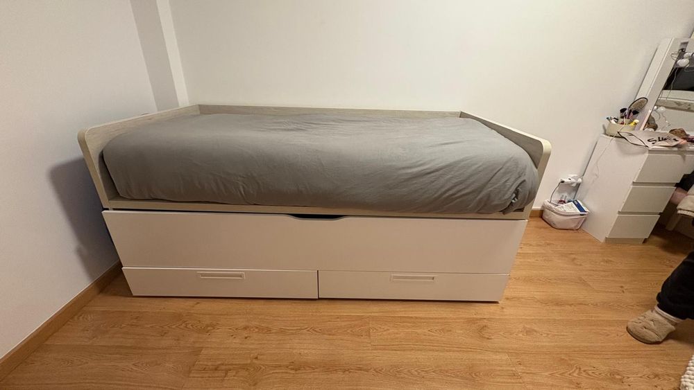 Cama com gavetão e 2 gavetas