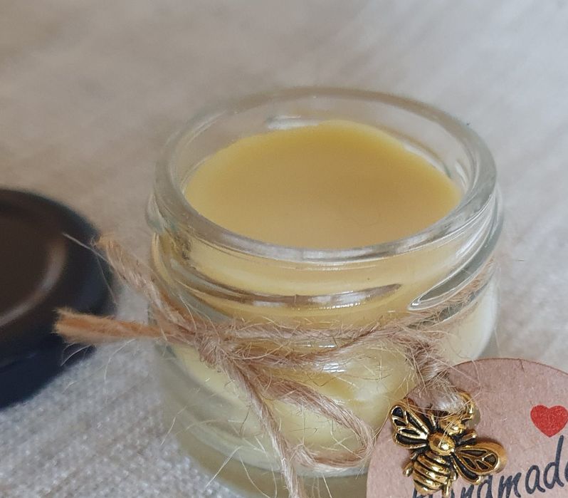 Naturalny wosk pszczeli do ust