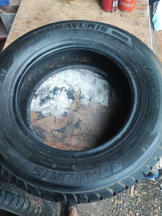 Pneus 2 marca Bravuris y 2 marca firestone  195/65 R  14•89 H