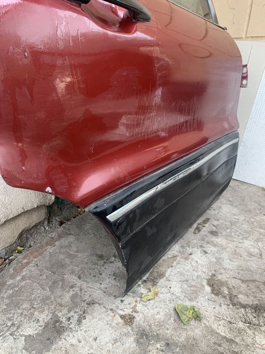 Задні праві двері на mitsubishi galant 6  ( митсубиси галант )