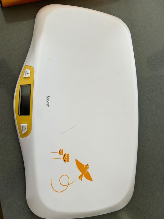 Balança de bebé para controlo de peso nos meses iniciais