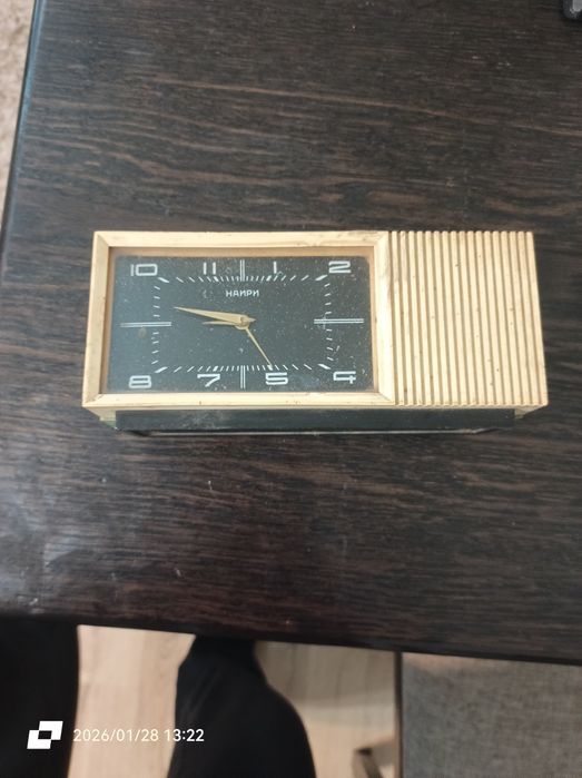 Старий годинник СССР.