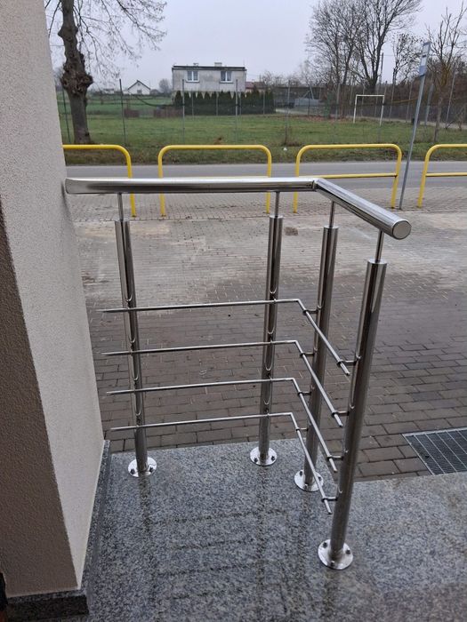 Balustradą ze stali kwasoodpornej