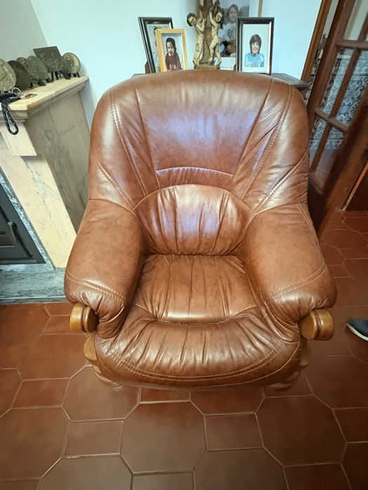 Conjunto sofas madeira e pele