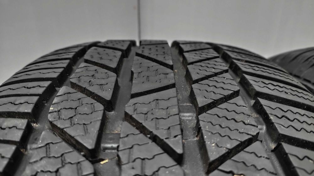 Шини 235/55R17 Continental. 8мм. 2025р.